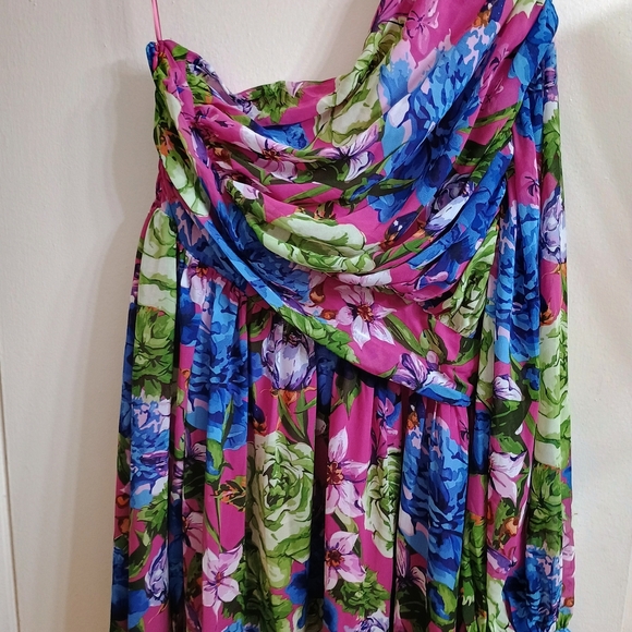 Floral Elegance 1 Sleeve Maxi Dress - Picture 2 of 6